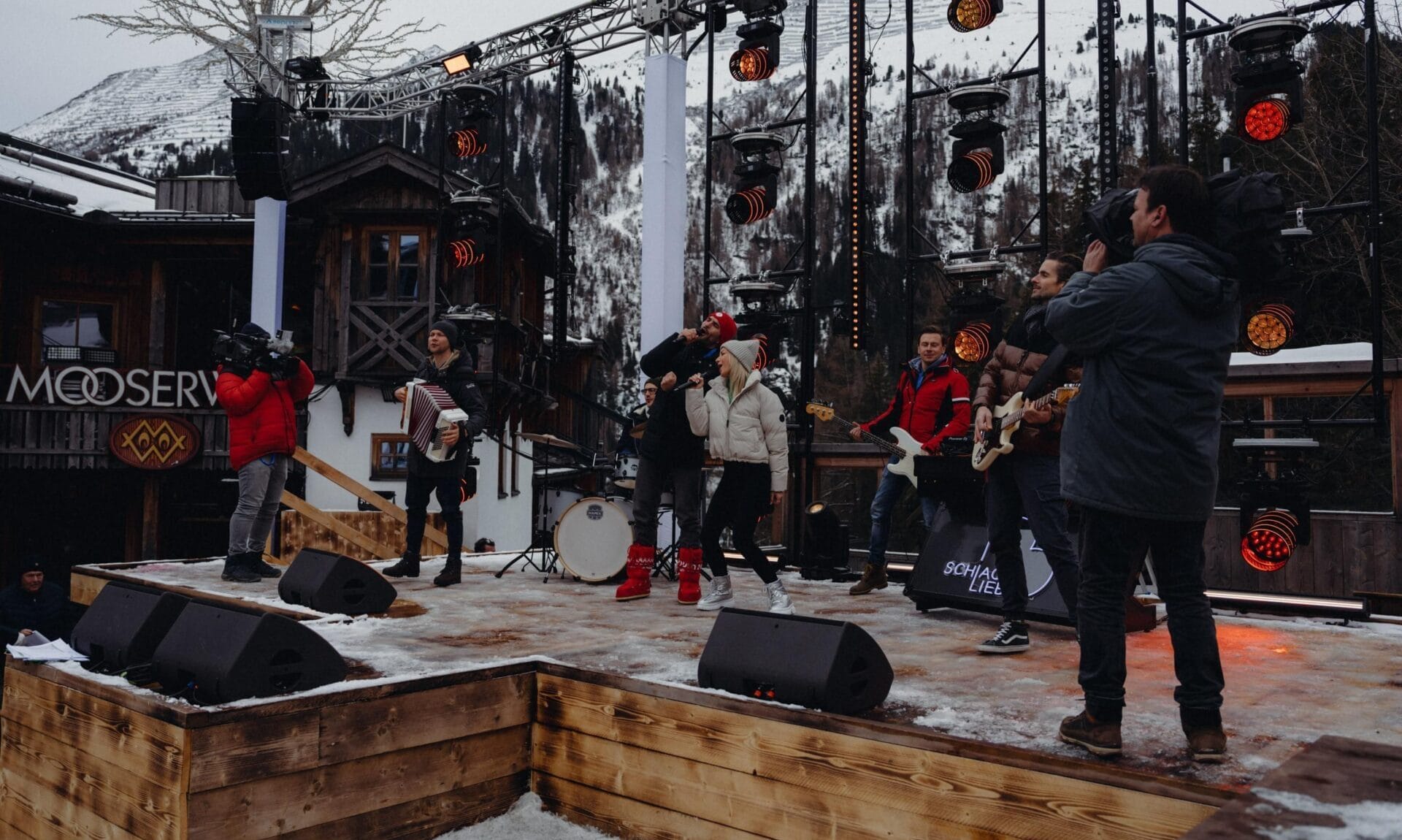 Schlagerliebe Open Air

+++ Die Verwendung des sendungsbezogenen Materials ist nur mit dem Hinweis und Verlinkung auf RTL+ gestattet. +++