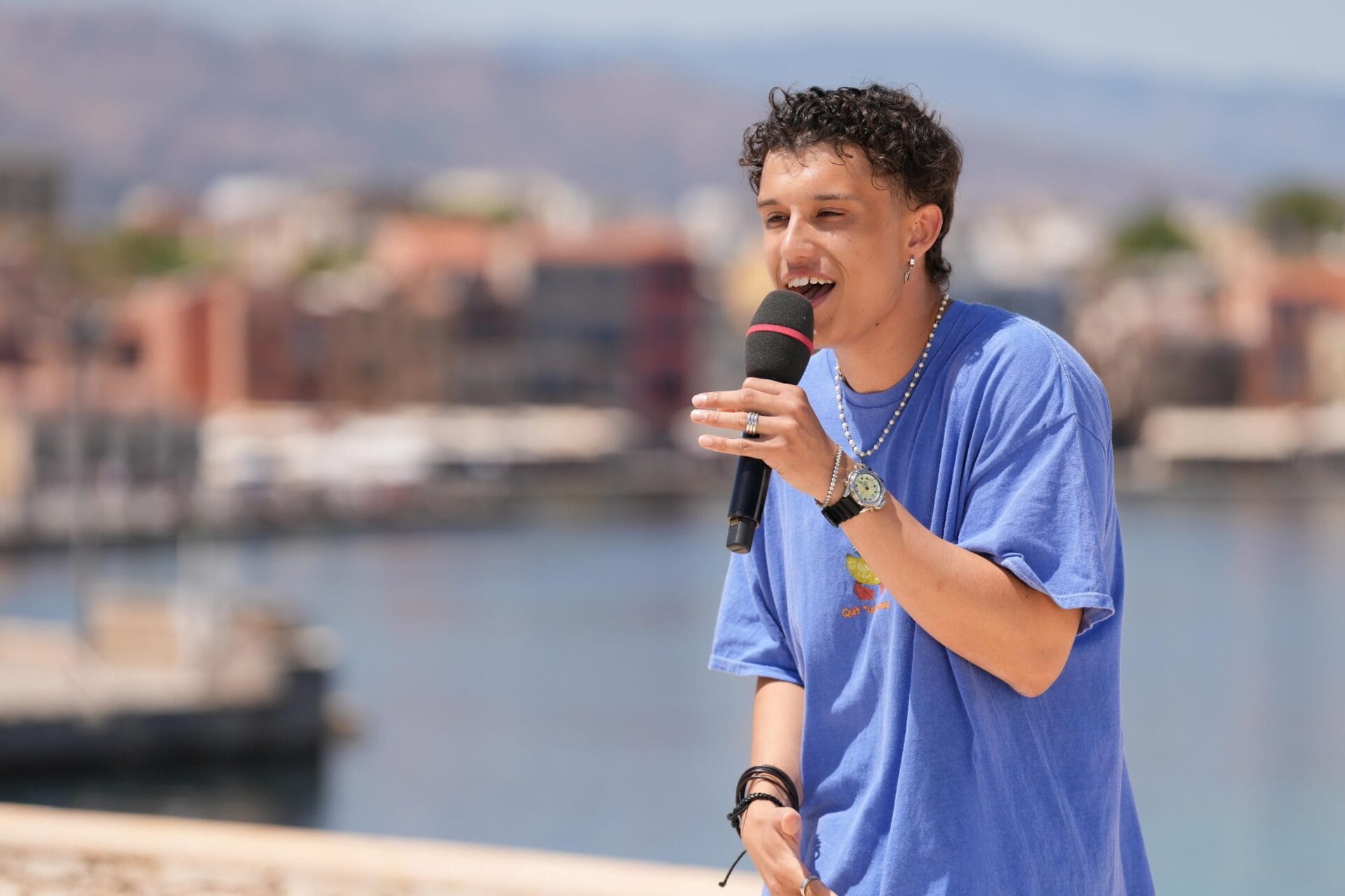 Tom Mc Conner performt im alten Venezianischen Hafen von Chania, dem dritten Set des Recalls auf Kreta, den Song Sorry.


+++ Die Verwendung des sendungsbezogenen Materials ist nur mit dem Hinweis und Verlinkung auf RTL+ gestattet. +++