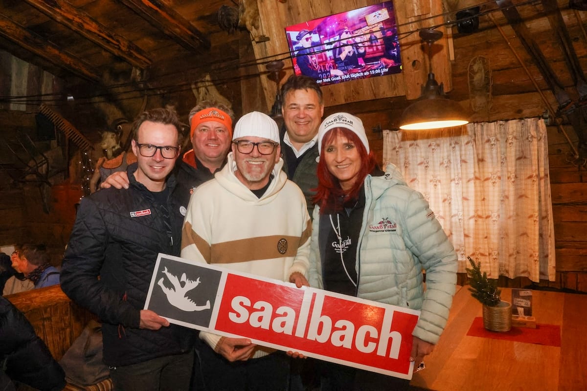 14.01.2025, Saalbach Hinterglemm, AUT, Unterwegs in Salzburg, Gipfeltour 2025, Start Goasstall, im Bild DJ-ÖTZI, Gerry Friedle, Pressefoto Scharinger © 2025, PhotoCredit Daniel Scharinger