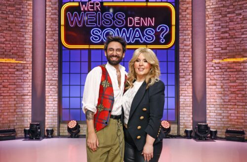 ARD WER WEISS DENN SOWAS? FOLGE 1221, "Tom Neuwirth und Maite Kelly", am Donnerstag (19.12.24) um 18:00 Uhr im ERSTEN.
Die Kandidat:innen dieser Sendung: Der Sänger Tom Neuwirth (l.), auch bekannt als ‚Conchita Wurst‘ und die Sängerin Maite Kelly (r.).
© ARD/Morris Mac Matzen, honorarfrei - Verwendung gemäß der AGB im engen inhaltlichen, redaktionellen Zusammenhang mit genannter ARD-Sendung bei Nennung "Bild: ARD/Morris Mac Matzen" (S2). ARD-Programmdirektion/Bildredaktion, pressefoto.daserste@ard.de