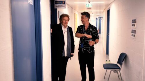 WDR Fernsehen DURCH MEINE AUGEN – MEIN VATER HOWARD CARPENDALE, am Samstag (14.12.24) um 21:45 Uhr.
Howard und Wayne Carpendale im Backstage-Bereich der Münchner Olympiahalle.
© WDR/Carpendale Productions, honorarfrei - Verwendung gemäß der AGB im engen inhaltlichen, redaktionellen Zusammenhang mit genannter WDR-Sendung bei Nennung "Bild: WDR/Carpendale Productions" (S2+). WDR Kommunikation/Redaktion Bild, Köln, Tel: 0221/220 -7132 oder -7133, Fax: -777132, bildkommunikation@wdr.de