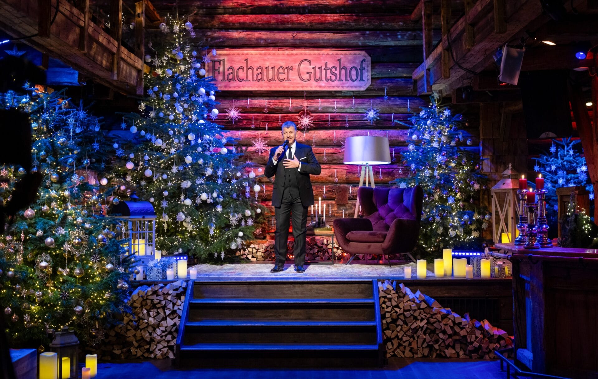 Zauberhafte Weihnacht im Land der "Stillen Nacht" - Inmitten der winterlichen Bergwelt des Salzburger Landes wird der Ort Flachau auch heuer wieder zur Kulisse der Weihnachtsproduktion „Zauberhafte Weihnacht im Land der ‚Stillen Nacht‘“. Vorweihnachtliche Klänge und Festtagsstimmung verspricht auch die elfte Ausgabe der beliebten Sendung. DJ Ötzi und Stefanie Hertel laden zum musikalisch-besinnlichen TV-Abend mit zahlreichen Publikumslieblingen wie Rolando Villazón, Semino Rossi, Andy Borg, Francine Jordi, Ramon Roselly, den Kastelruther Spatzen, Chris Steger, Edmund, Mark Keller, Max Müller und vielen anderen. - Im Bild:  Semino Rossi. Foto: ORF/IPMedia/Peter Kivograd. Veröffentlichung honorarfrei nur für redaktionelle Berichterstattung in Sendungszusammenhang und mit Copyrightangabe. Kontakt: foto@orf.at